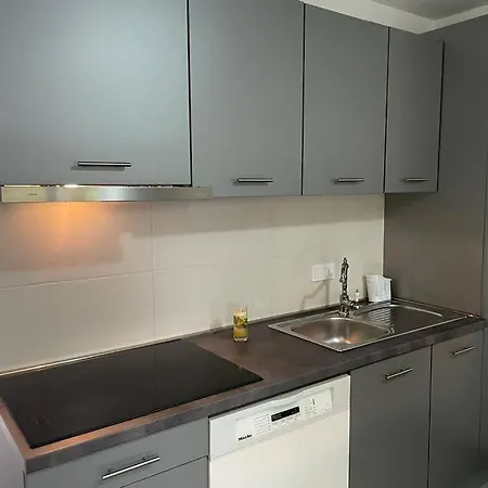 Bobovik - 3 Bedrooms Apartment *